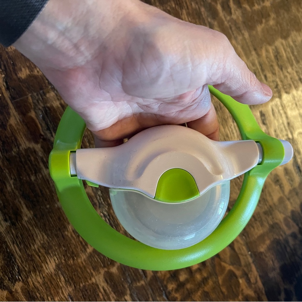 Green and White Rolling Herb Cutter